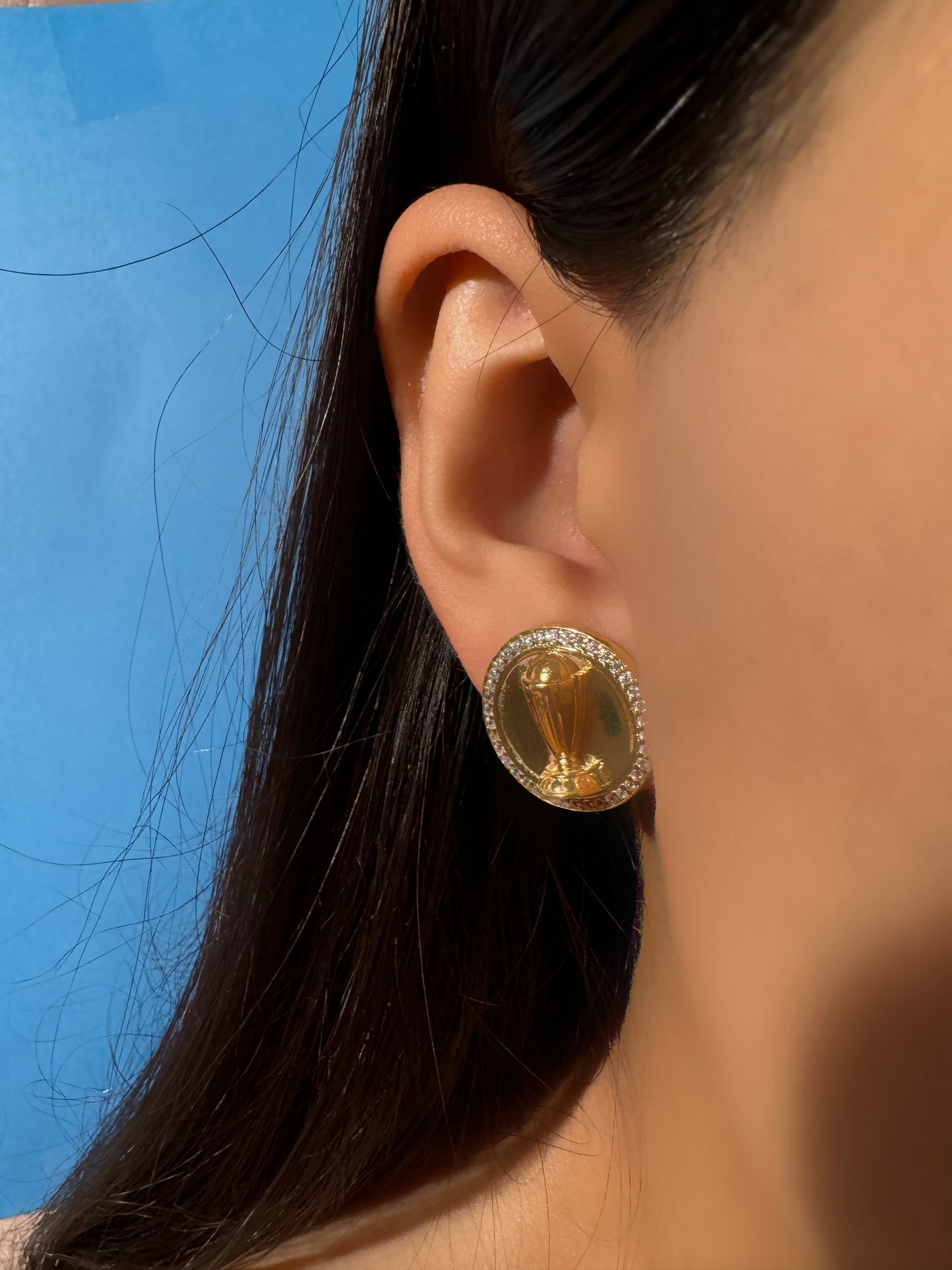 trophy stud earrings