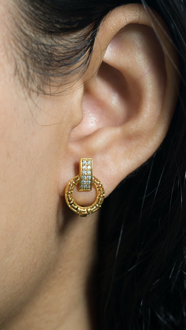 Discal Hoop Earring