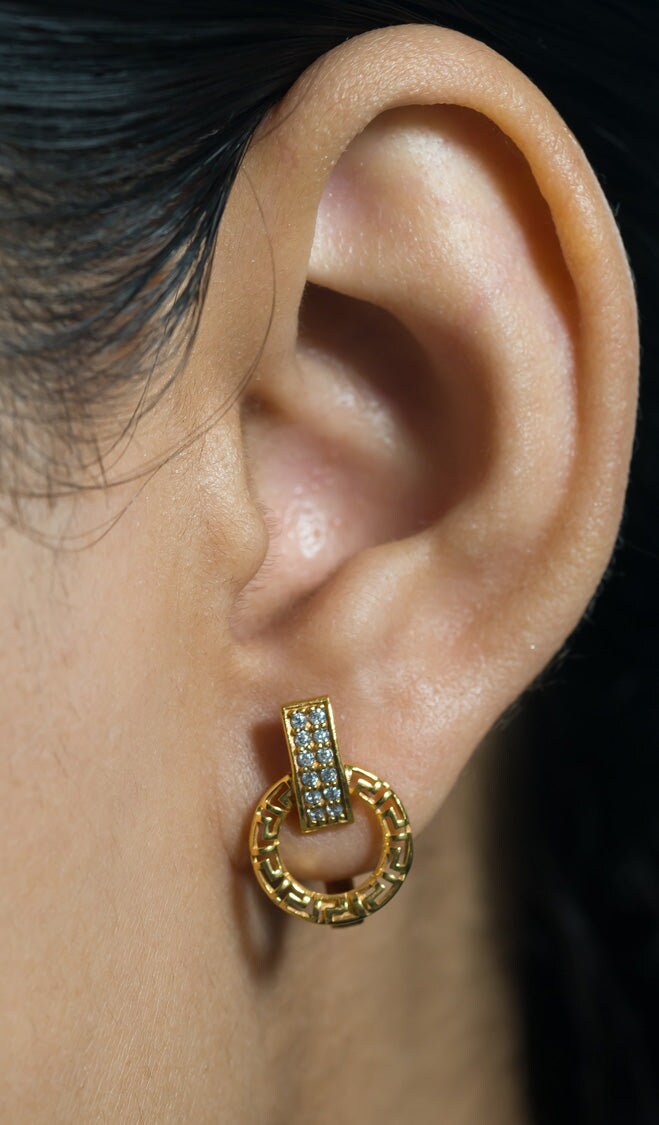 Discal Hoop Earring